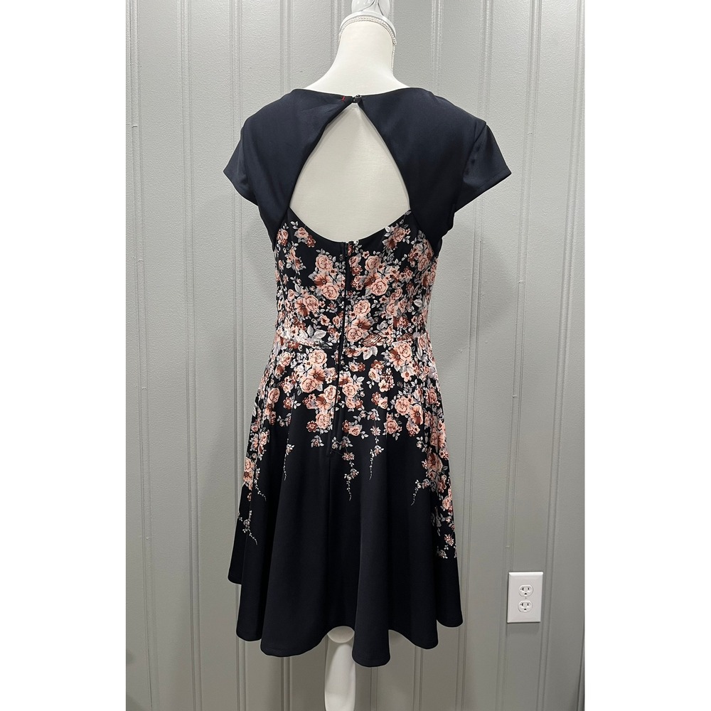 Black Floral Fit Flare Dress Short Sleeve Keyhole Back Women's S - Picture 2 of 2